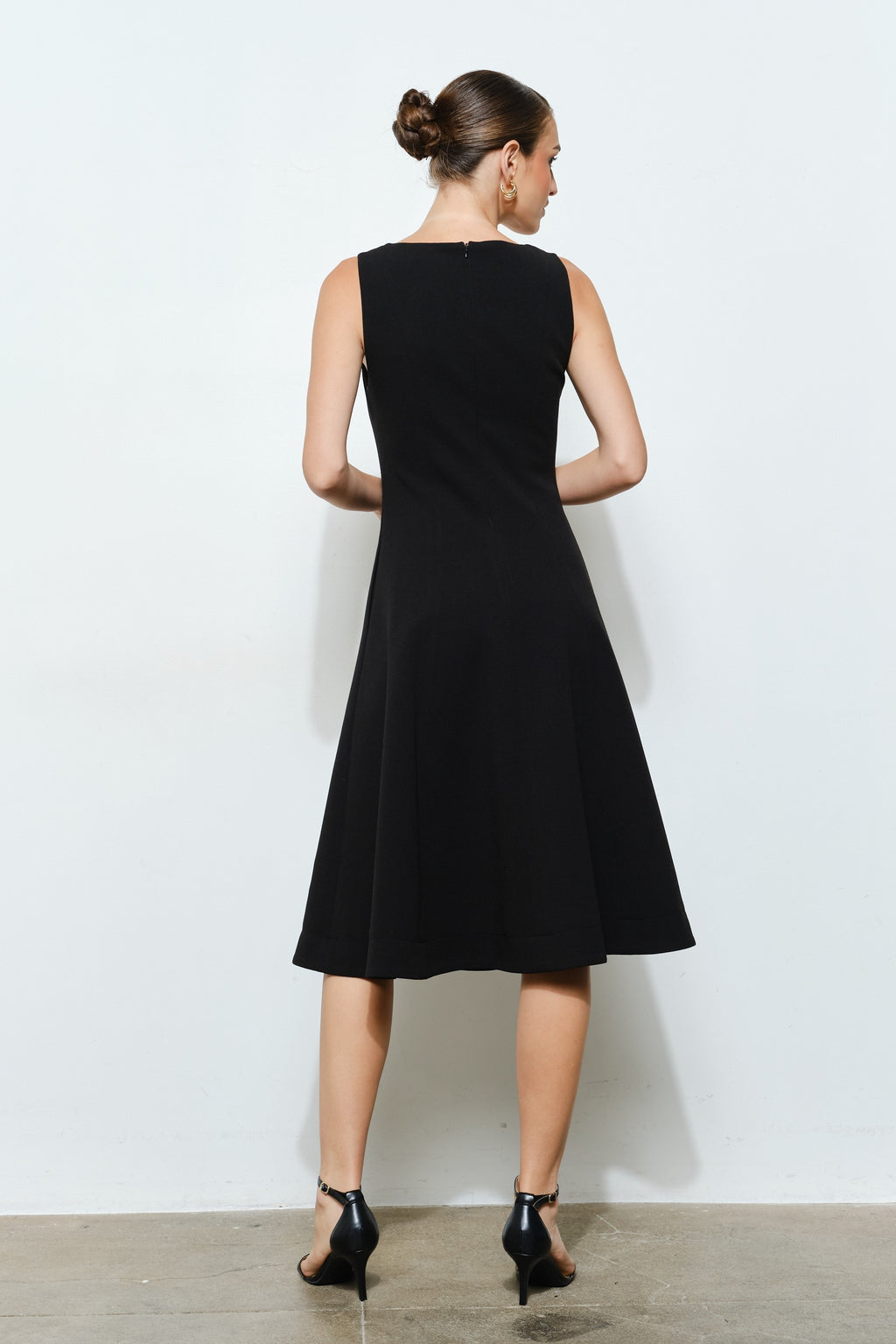 Asymmetrical Cutout Ali