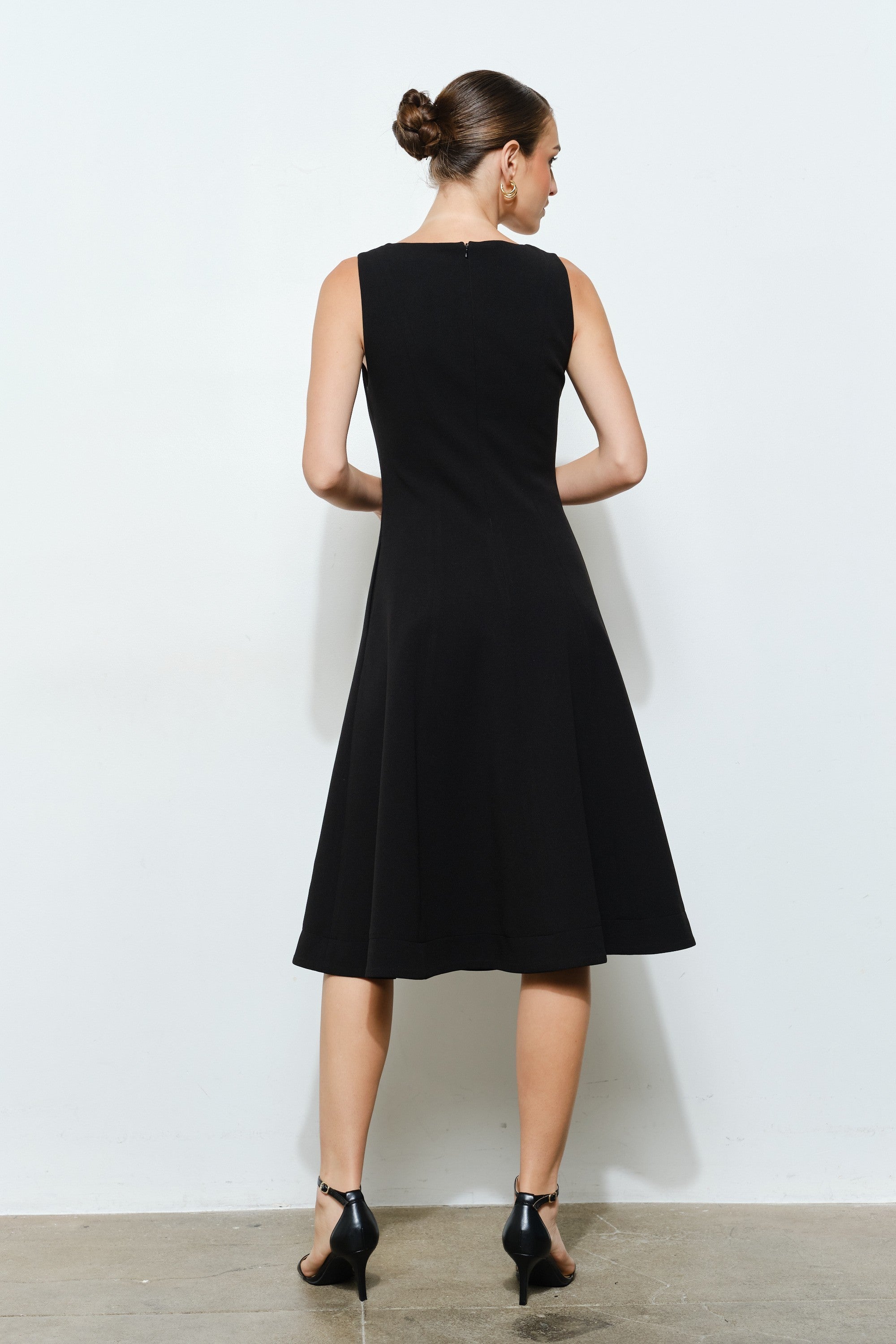 Asymmetrical Cutout Ali