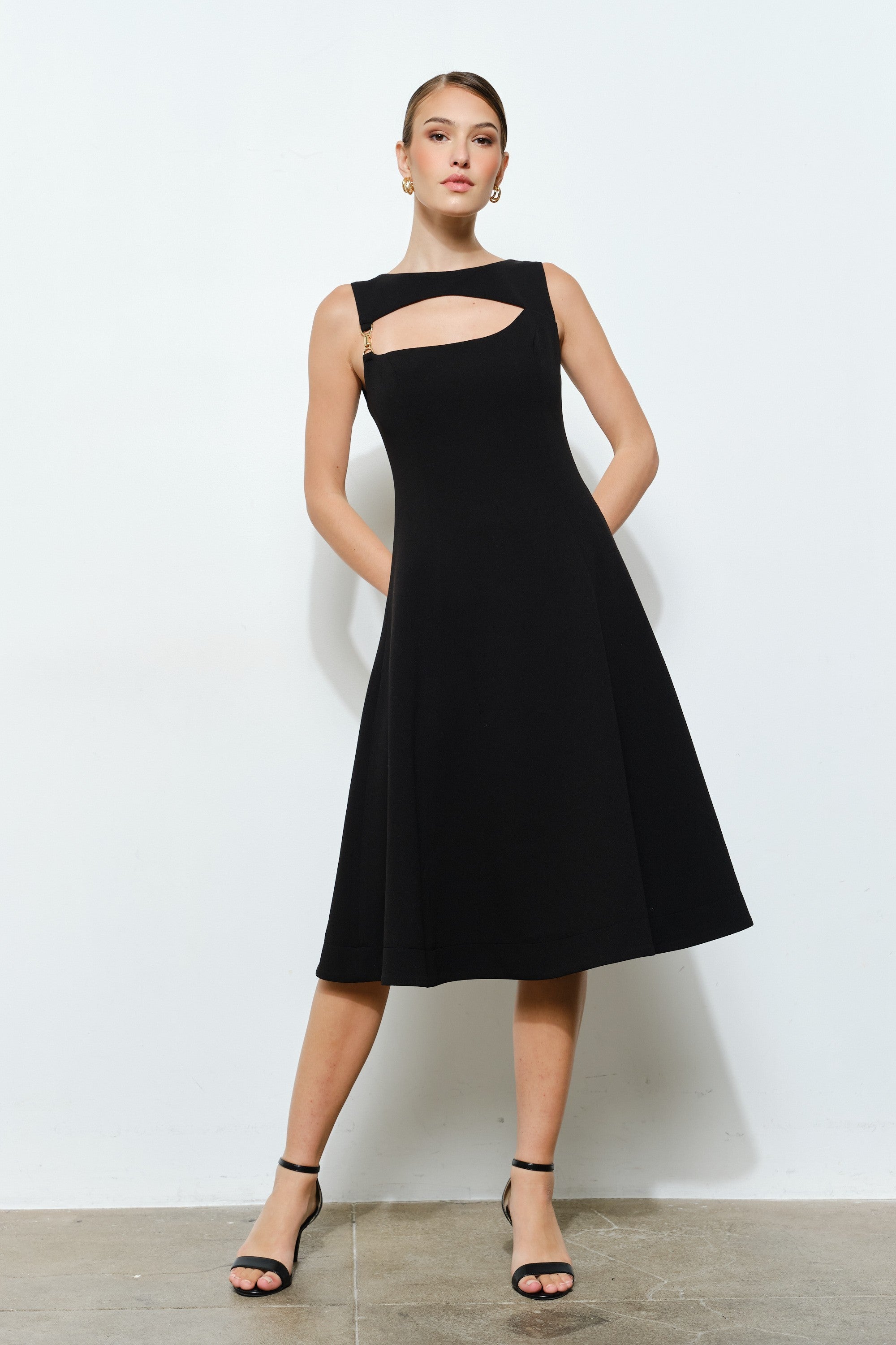 Asymmetrical Cutout Ali